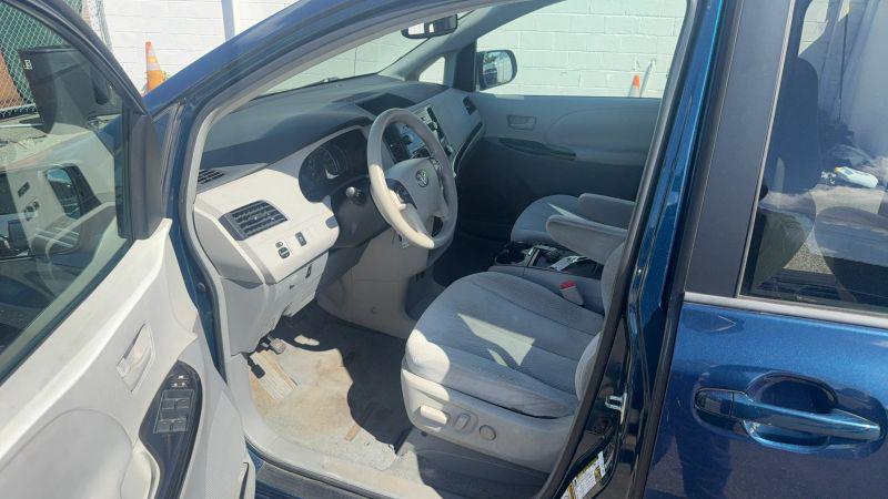 2011 Toyota Sienna LE V6