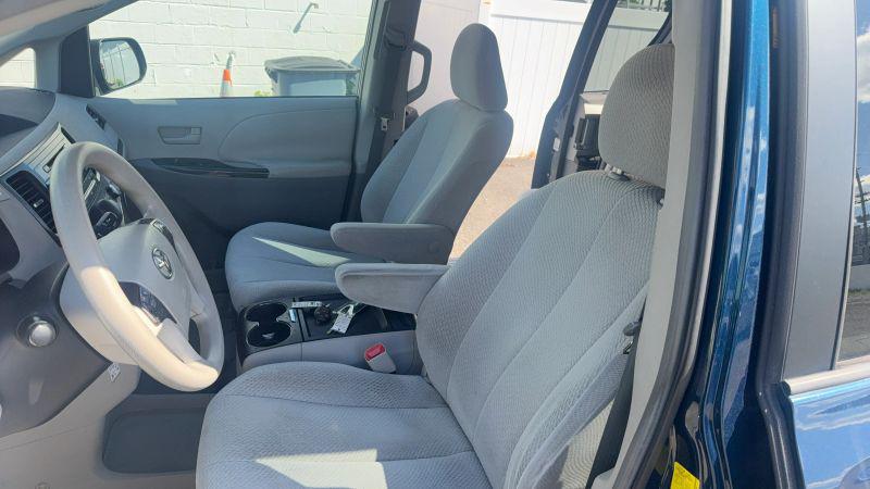 2011 Toyota Sienna LE V6