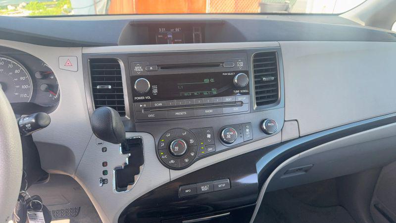 2011 Toyota Sienna LE V6