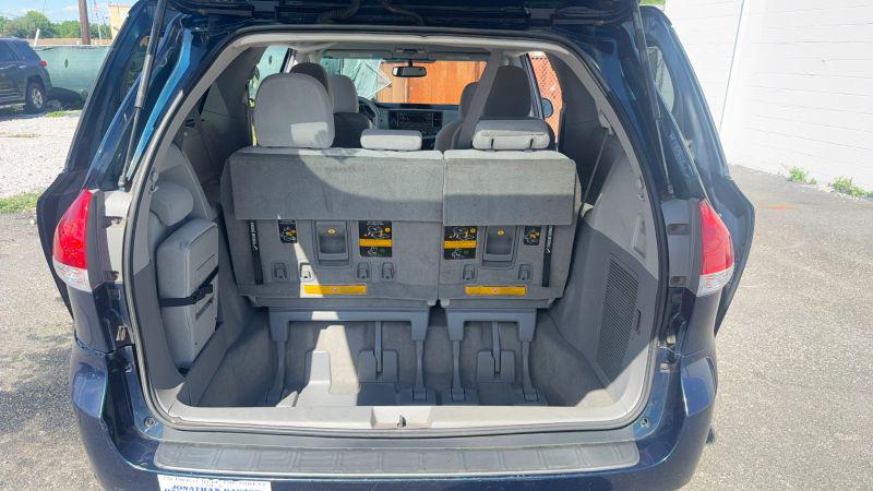 2011 Toyota Sienna LE V6