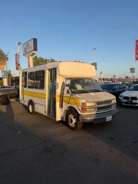 2001 Chevrolet Express Cutaway Base