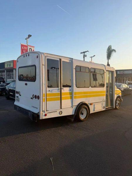 2001 Chevrolet Express Cutaway Base