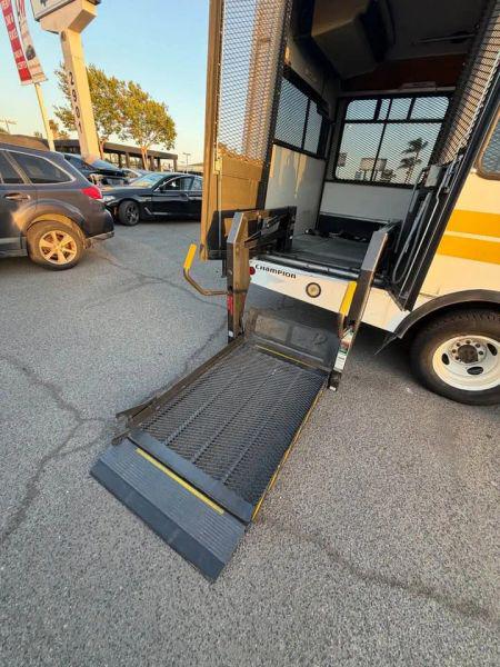 2001 Chevrolet Express Cutaway Base