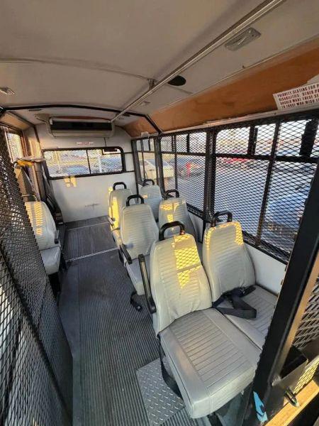 2001 Chevrolet Express Cutaway Base