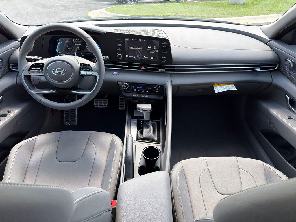 New 2026 Gray HYUNDAI SEL Sport image 22
