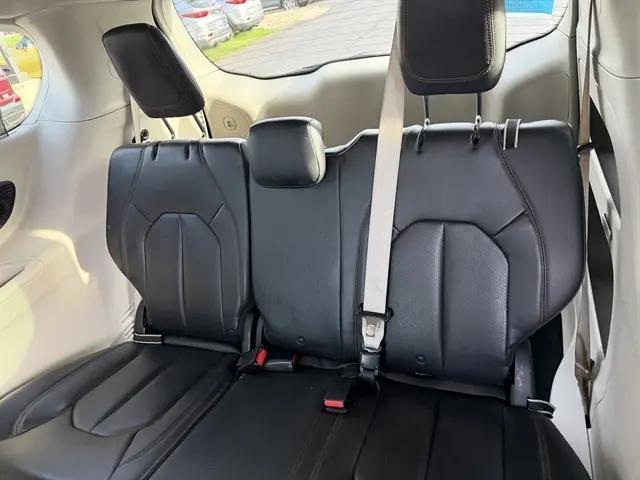 2017 Chrysler Pacifica Touring-L Plus