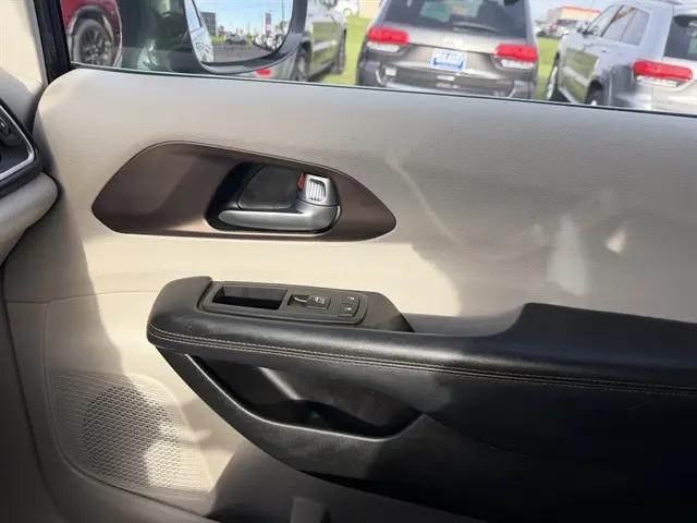 2017 Chrysler Pacifica Touring-L Plus