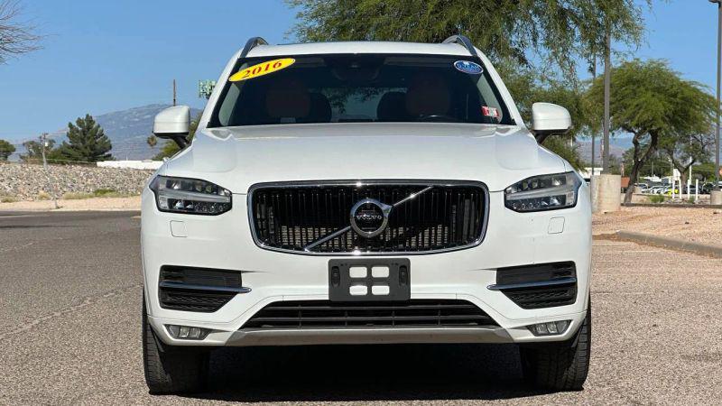 2016 Volvo XC90 T6 Momentum