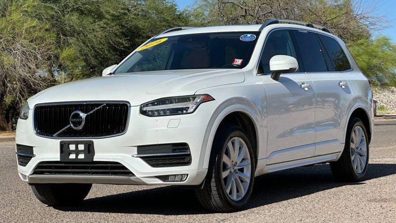2016 Volvo XC90 T6 Momentum