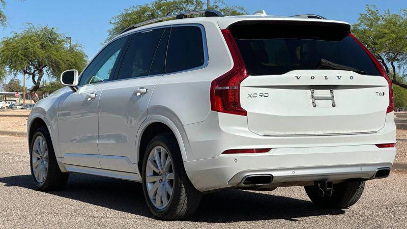 2016 Volvo XC90 T6 Momentum