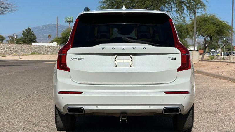 2016 Volvo XC90 T6 Momentum