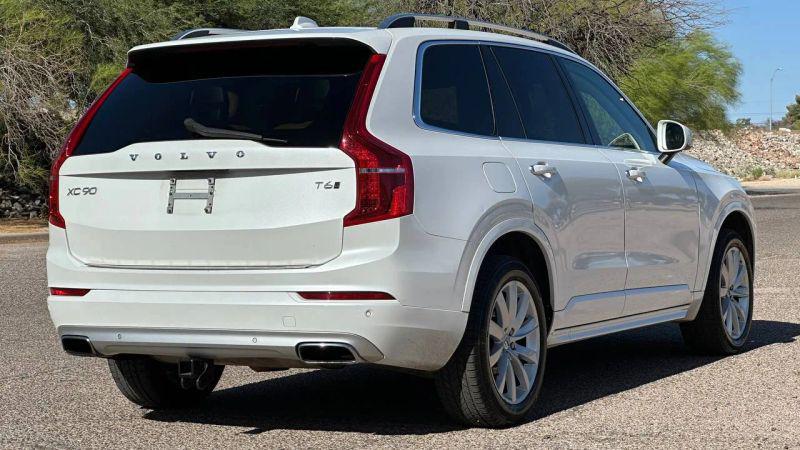 2016 Volvo XC90 T6 Momentum