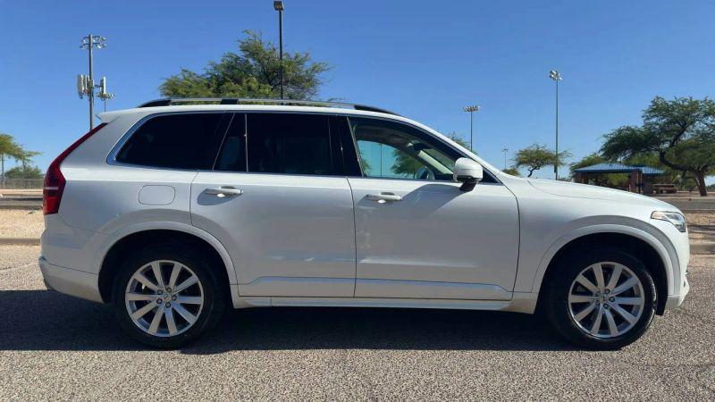 2016 Volvo XC90 T6 Momentum