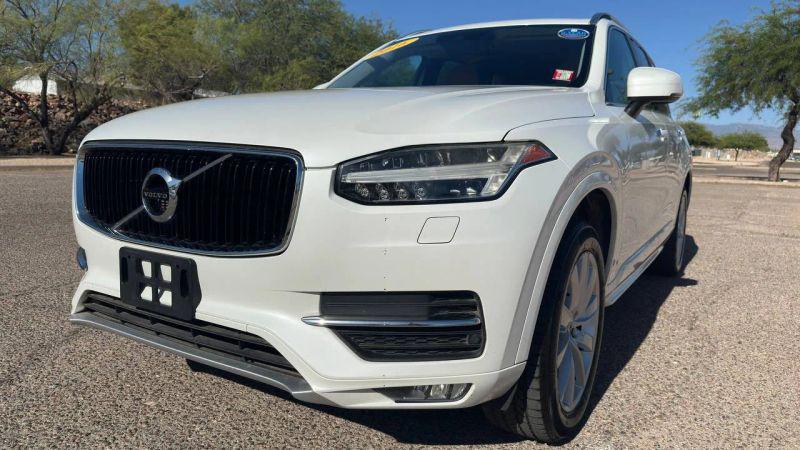 2016 Volvo XC90 T6 Momentum