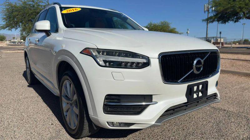 2016 Volvo XC90 T6 Momentum