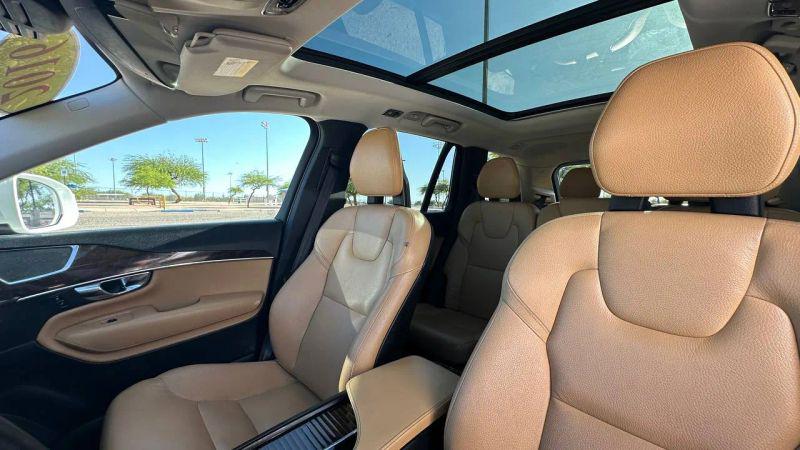 2016 Volvo XC90 T6 Momentum