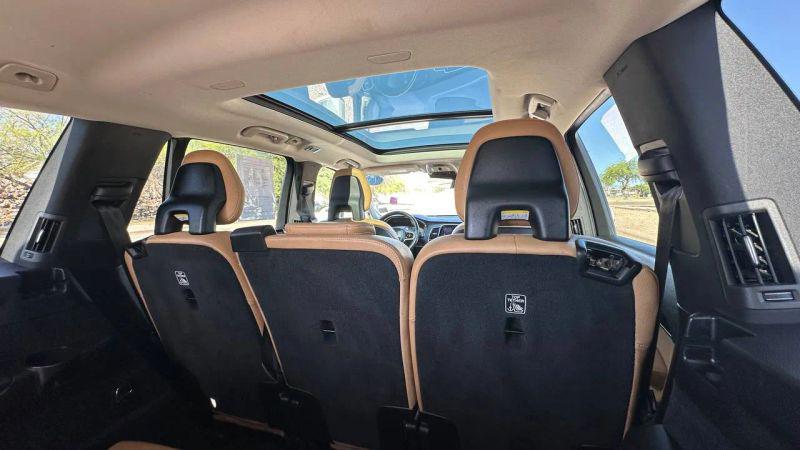 2016 Volvo XC90 T6 Momentum