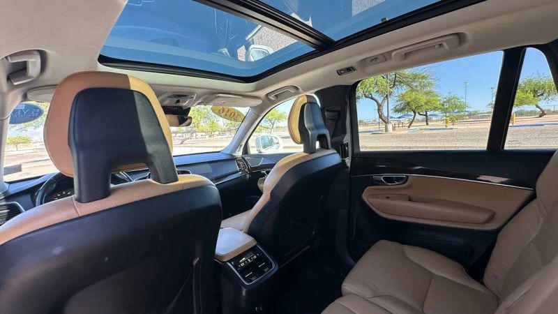 2016 Volvo XC90 T6 Momentum