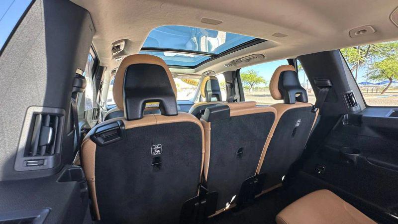 2016 Volvo XC90 T6 Momentum