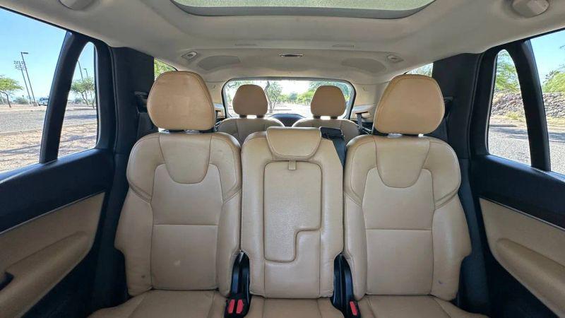 2016 Volvo XC90 T6 Momentum