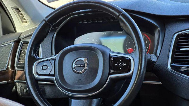 2016 Volvo XC90 T6 Momentum
