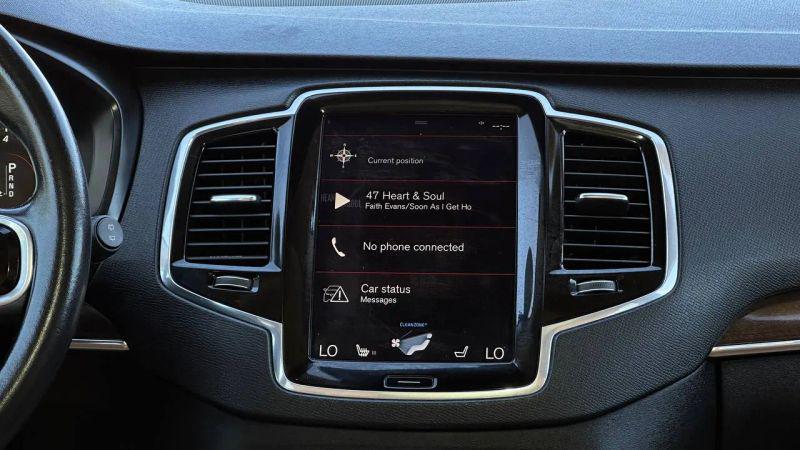 2016 Volvo XC90 T6 Momentum