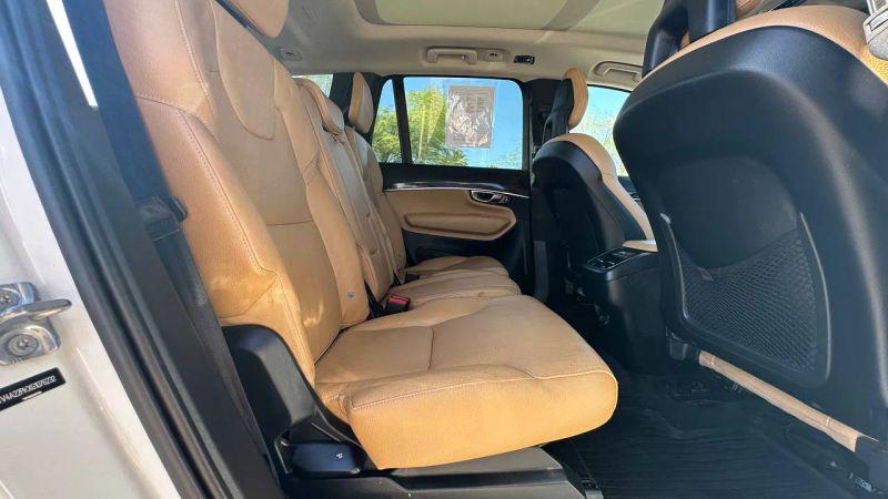 2016 Volvo XC90 T6 Momentum