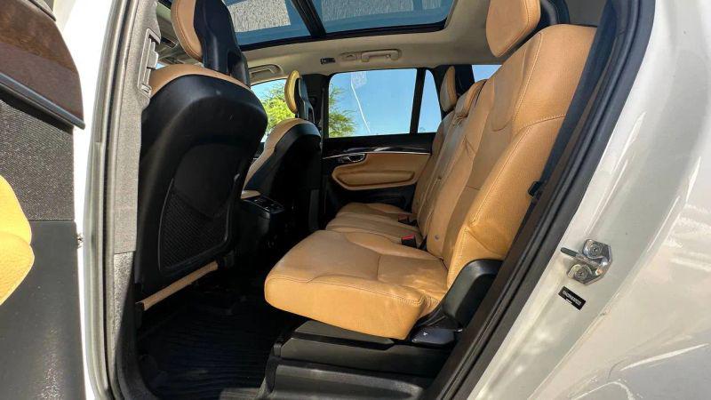 2016 Volvo XC90 T6 Momentum