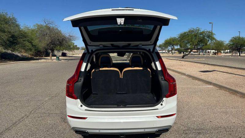 2016 Volvo XC90 T6 Momentum