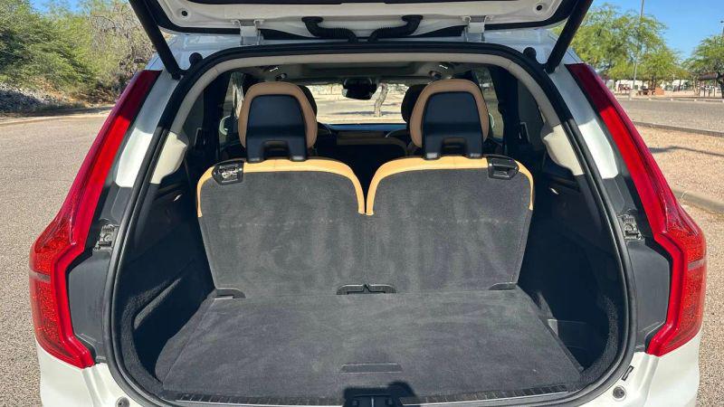 2016 Volvo XC90 T6 Momentum