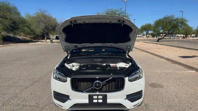 2016 Volvo XC90 T6 Momentum