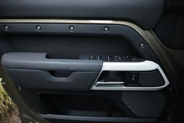 2023 Land Rover Defender 110 X-Dynamic SE