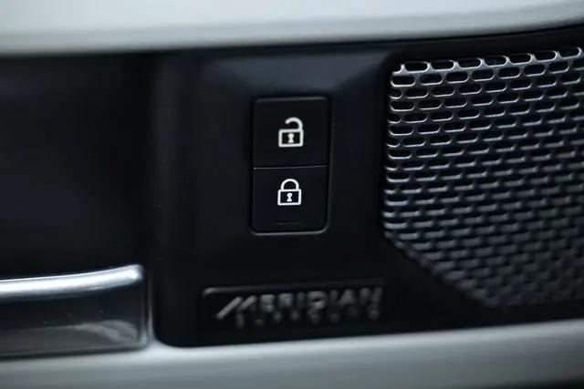 2023 Land Rover Defender 110 X-Dynamic SE