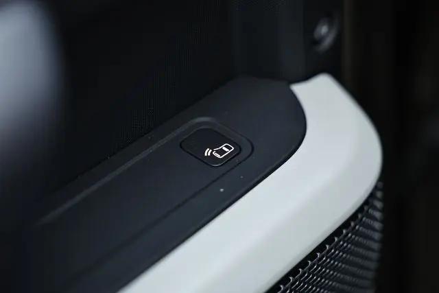 2023 Land Rover Defender 110 X-Dynamic SE