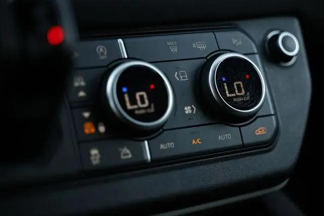 2023 Land Rover Defender 110 X-Dynamic SE