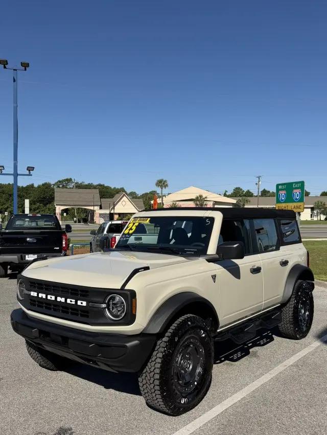 2025 Ford Bronco Base