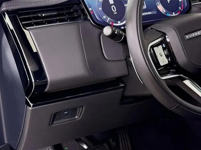 2026 Land Rover Range Rover Sport P360 SE