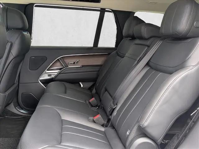 2026 Land Rover Range Rover P400 SE 7 Seat