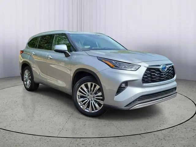 2023 Toyota Highlander Hybrid Platinum for sale in Battle Creek, MI