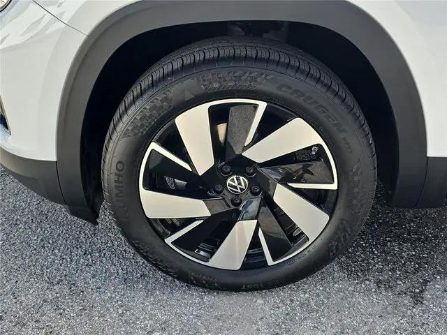2026 Volkswagen Atlas Cross Sport SE with Technology