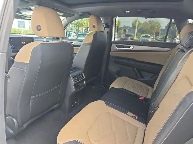 2026 Volkswagen Atlas Cross Sport SE with Technology