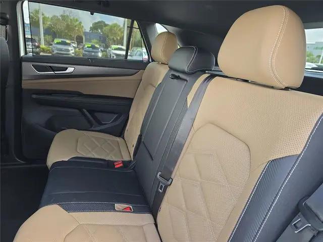 2026 Volkswagen Atlas Cross Sport SE with Technology