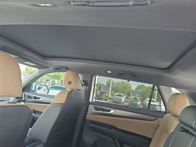 2026 Volkswagen Atlas Cross Sport SE with Technology