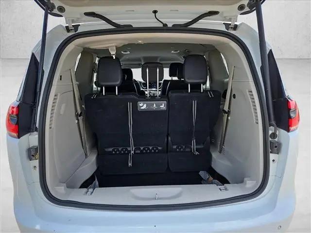 2024 Chrysler Voyager LX