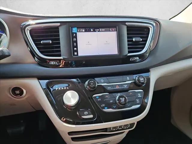 2024 Chrysler Voyager LX