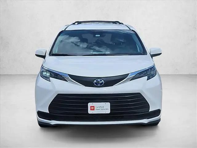 2025 Toyota Sienna LE