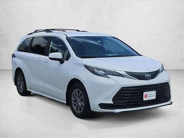2025 Toyota Sienna LE