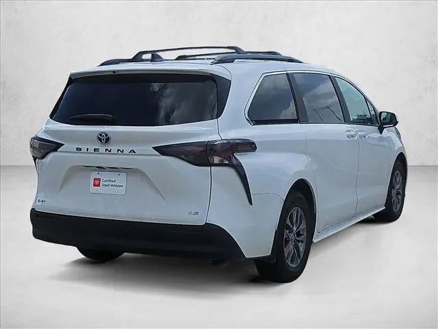 2025 Toyota Sienna LE