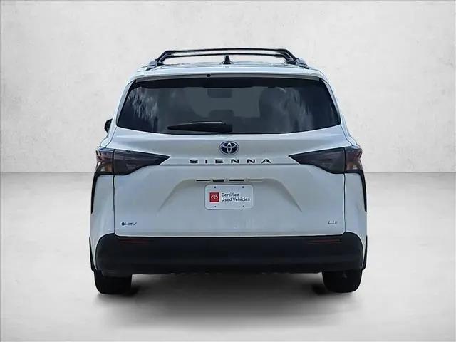 2025 Toyota Sienna LE