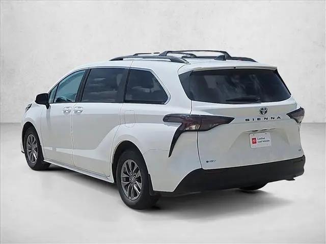 2025 Toyota Sienna LE